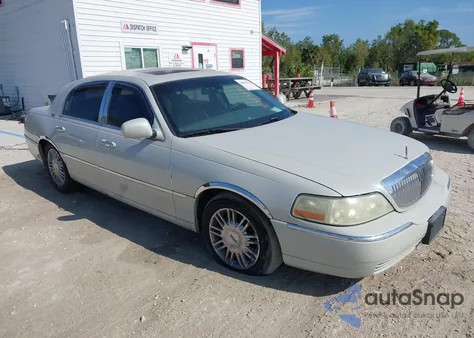 2006 Lincoln Town Car Signature Limited z USA, uszkodzony, nr VIN 1LNHM82W76Y646066